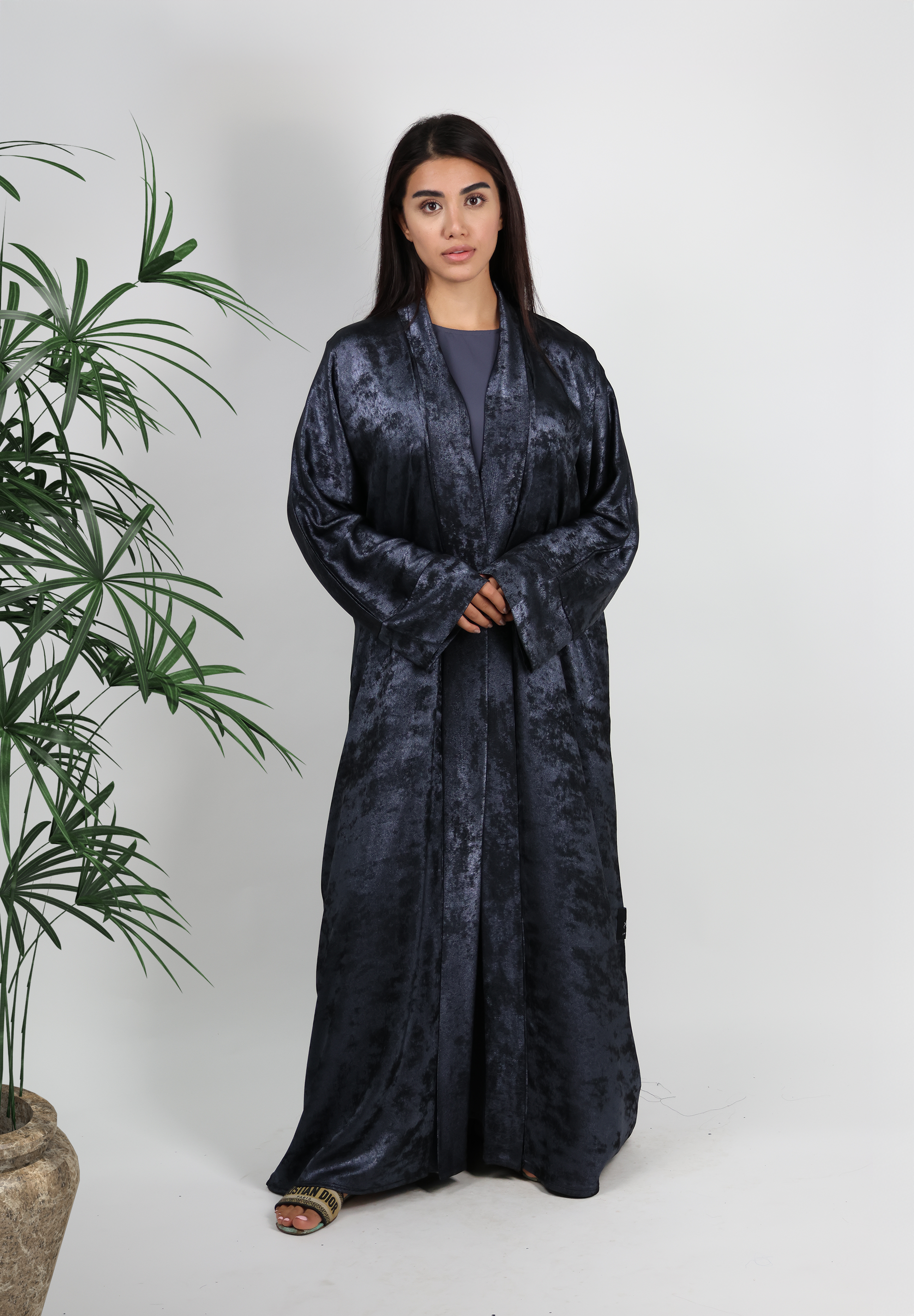 Luxurious Crushed Velvet Abaya - Deep Charcoal Elegance