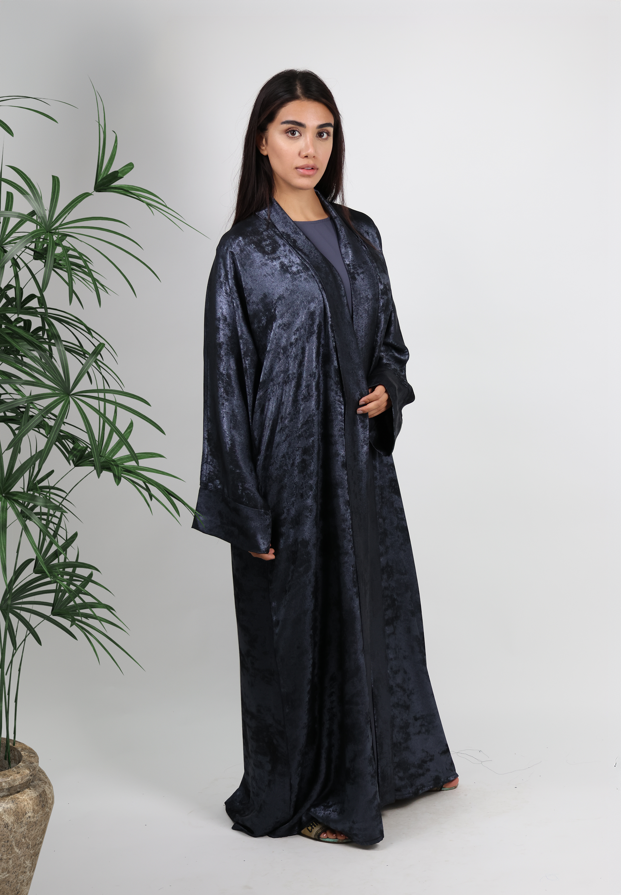 Luxurious Crushed Velvet Abaya - Deep Charcoal Elegance