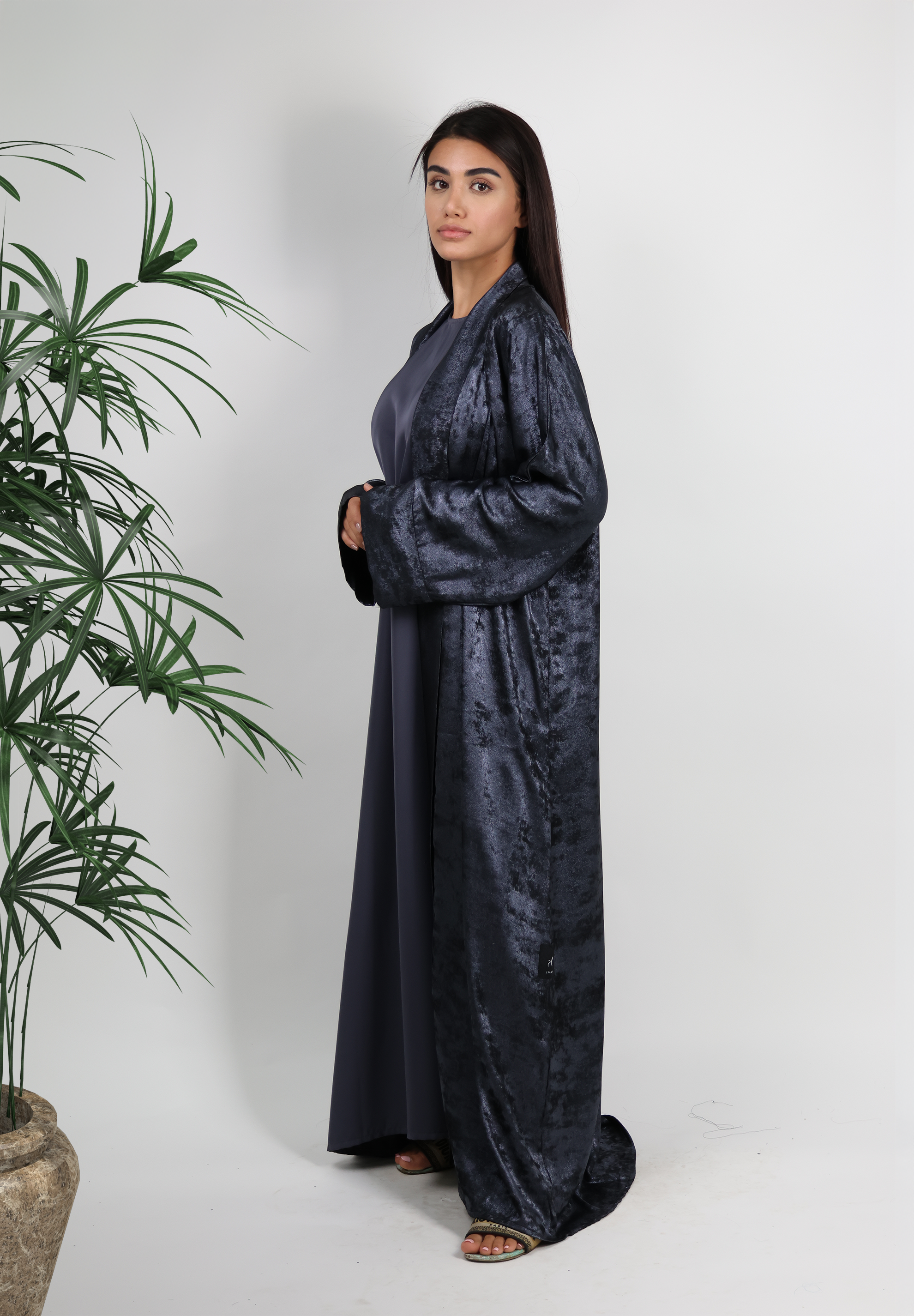 Luxurious Crushed Velvet Abaya - Deep Charcoal Elegance