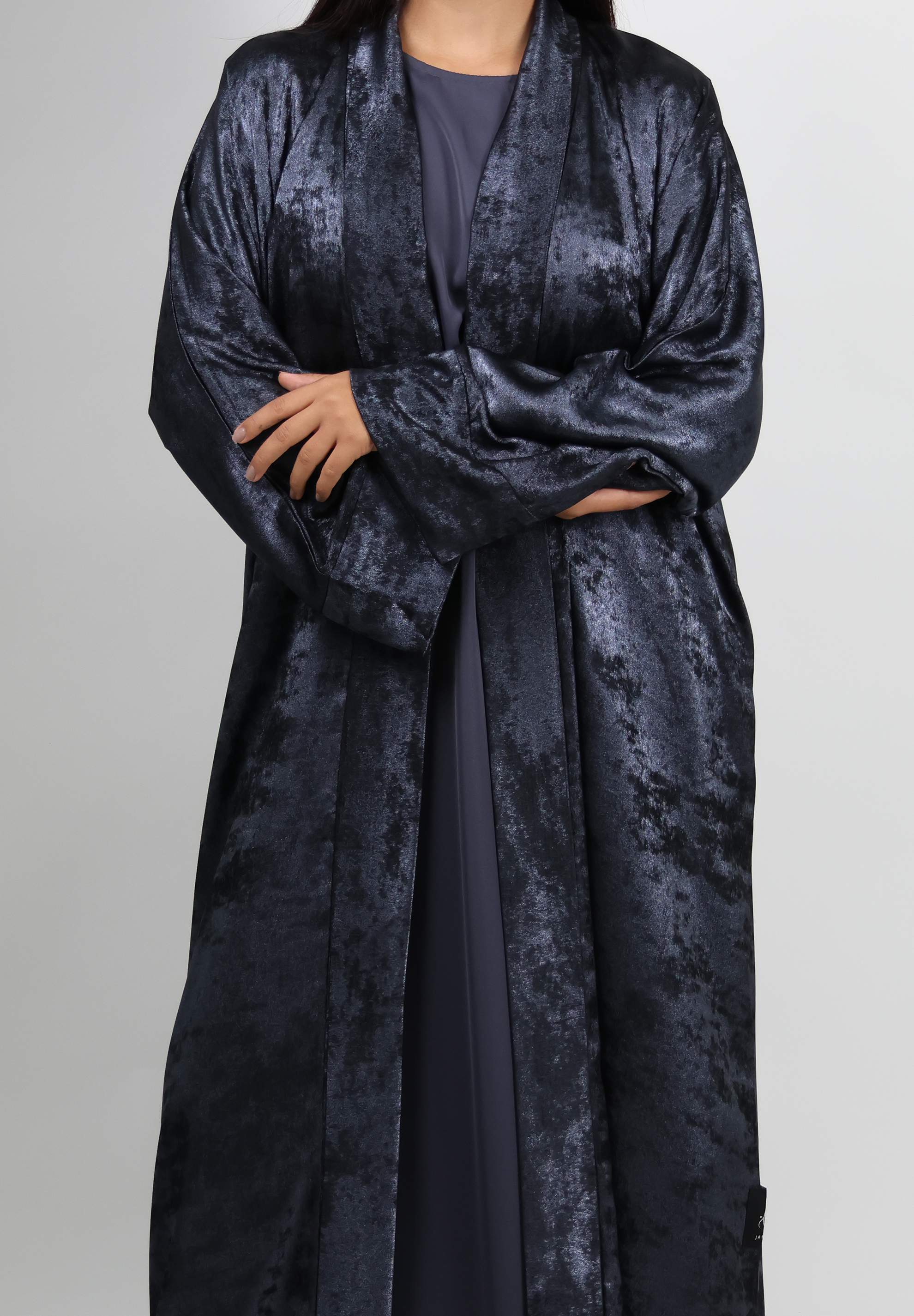 Luxurious Crushed Velvet Abaya - Deep Charcoal Elegance