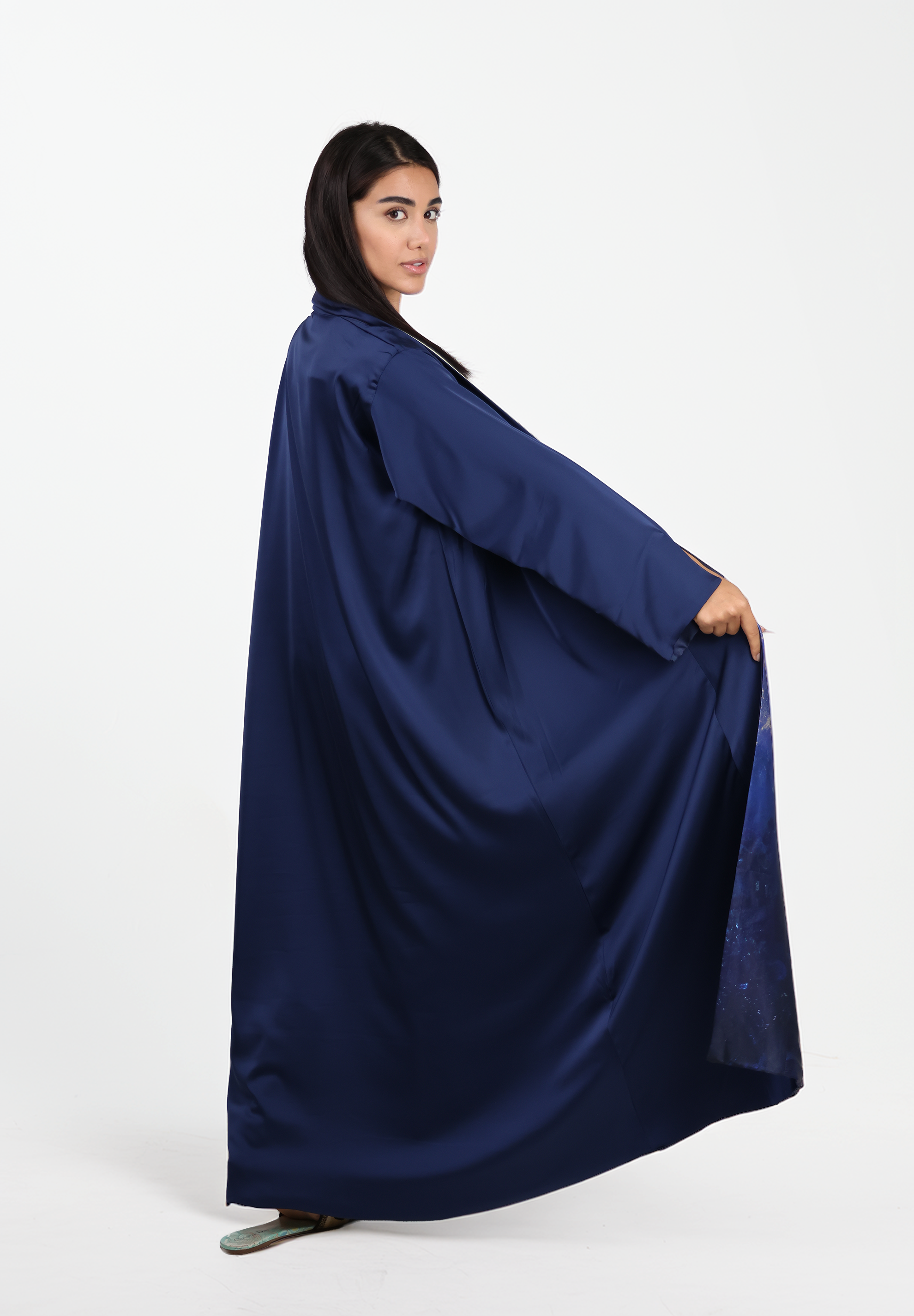 Celestial Blues Reversible Abaya - Dual-Tone Elegance