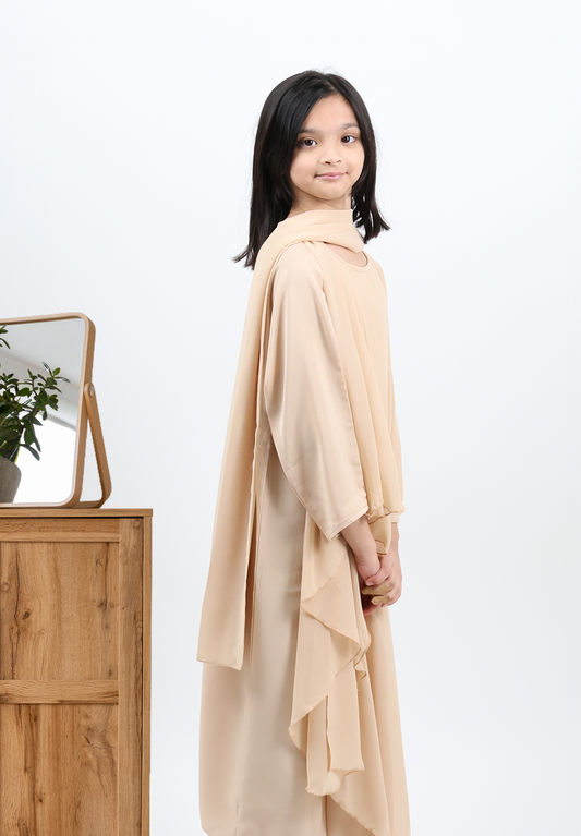 The Mini-Muse Cream Lace Abaya – Timeless Elegance for Little Ones